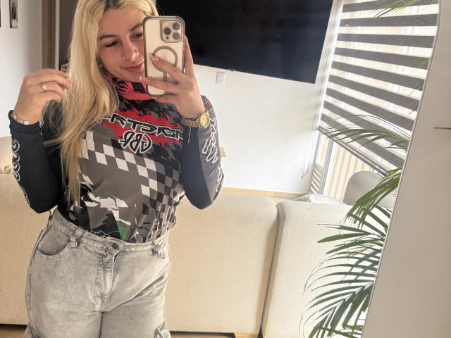 AtheneaRossi - ライブポルノ&amp;セックスカム - 28606985