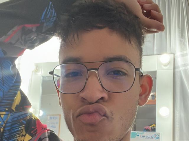 MiloJhones - Sexe cam en vivo - 28607831