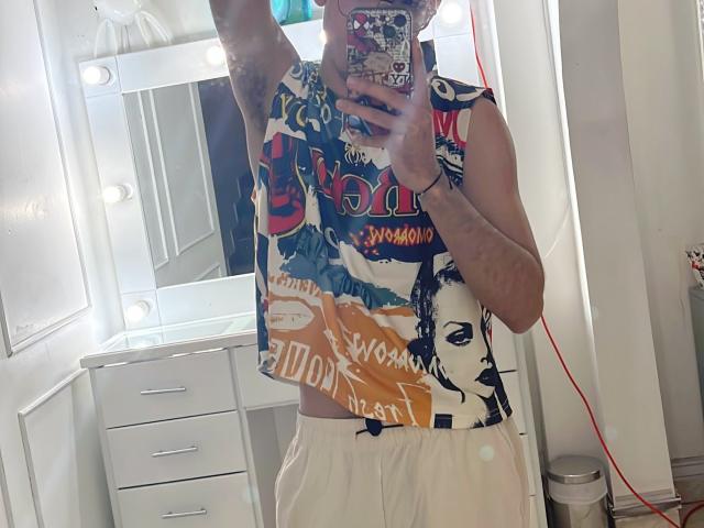 MiloJhones - Live sexe cam - 28607837