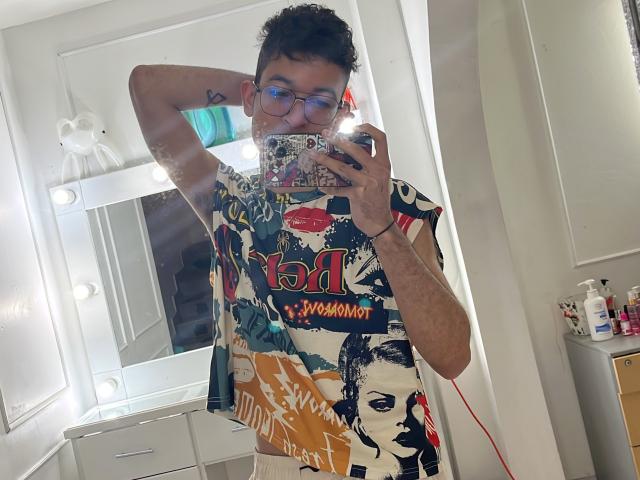 MiloJhones - Live sexe cam - 28607840