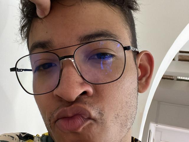 MiloJhones - Sexe cam en vivo - 28607843