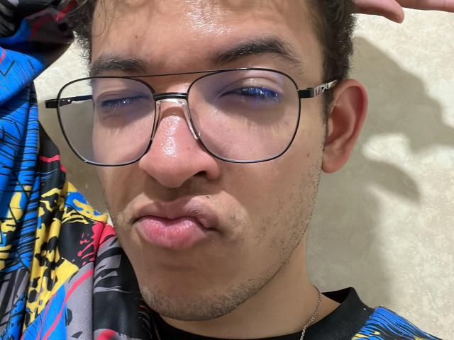 MiloJhones - Live sexe cam - 28607852