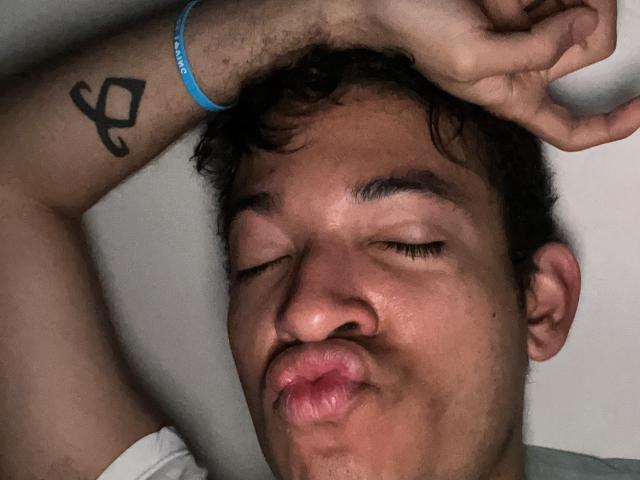 MiloJhones - Live sexe cam - 28607858