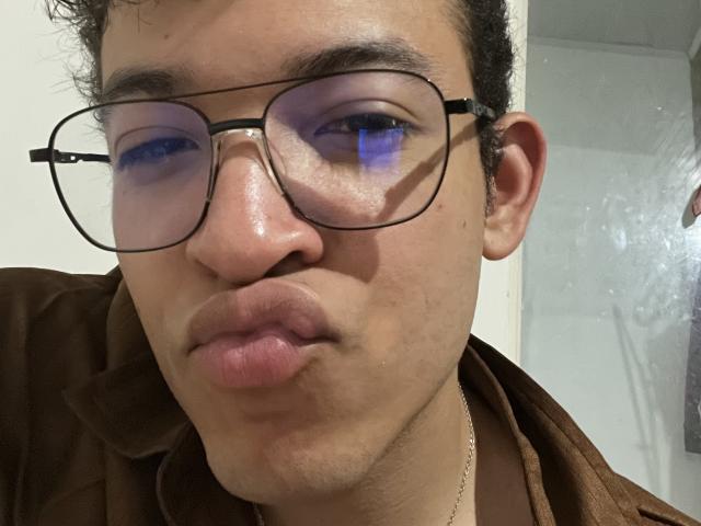 MiloJhones - Live sexe cam - 28607864