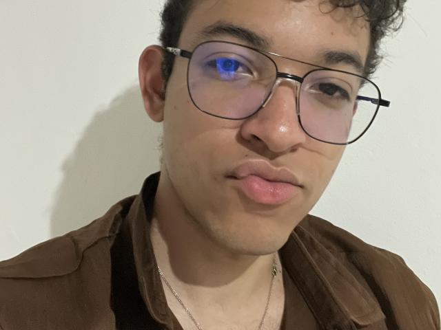 MiloJhones - Live sexe cam - 28607873