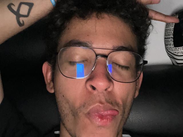 MiloJhones - Sexe cam en vivo - 28607876