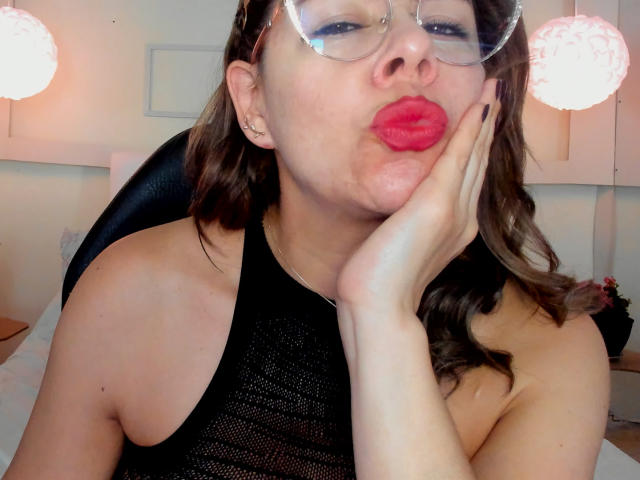 EmiliaMilf - Live sex cam - 28622333