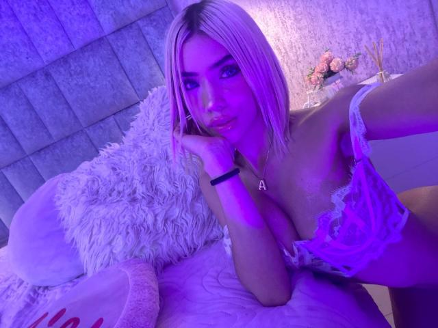 ChristieGarci - פורנו בשידור חי ומצלמת סקס - 28622810