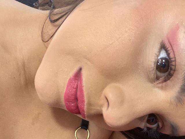 MaddieEvans - Live Sex Cam - 28623608