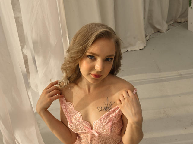 EmilySunshineS - Live sexe cam - 28636574