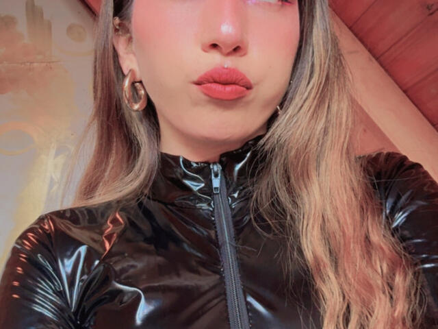 IzzysMisss - сексуальная веб-камера в реальном времени - 28637354