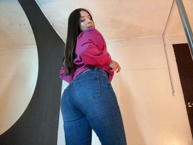 EmmaLombardi - Live sex cam - 28654556