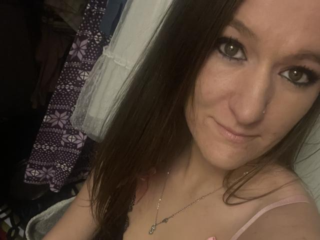 MaddyLoue - Live sex cam - 28657592