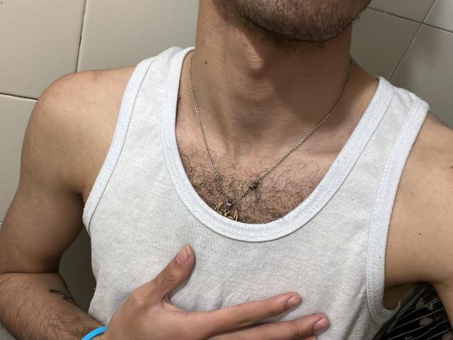 MiloJhones - Live sexe cam - 28664861