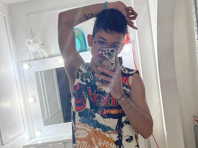 MiloJhones - Live sexe cam - 28664897