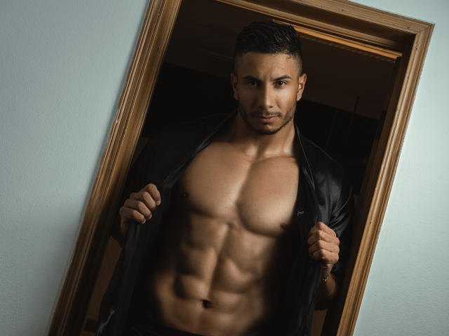ZaneMaverick - Live sex cam - 28667618