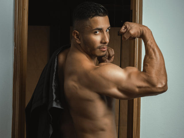 ZaneMaverick - Live sex cam - 28667621