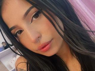 AllissonnX - XLoveCam cam model profile and statistics