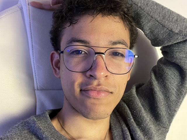 MiloJhones - Live sexe cam - 28675628