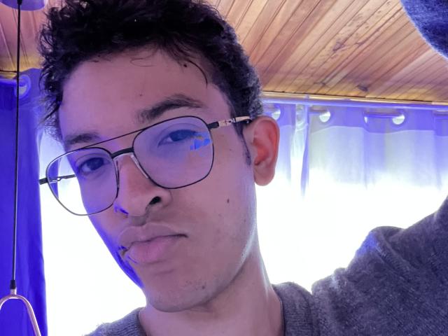 MiloJhones - Live sexe cam - 28675667