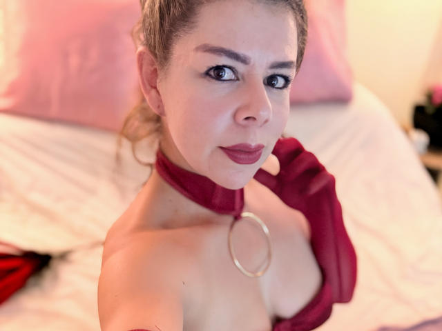 EmiliaMilf - Live Sex Cam - 28676213