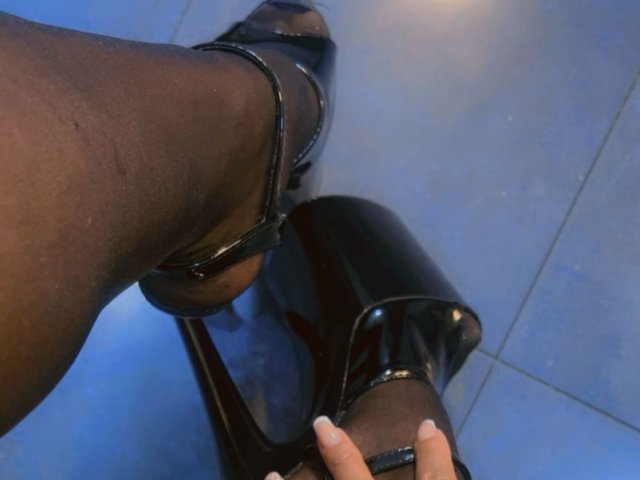 LindaFrancoo - Live sex cam - 28684466