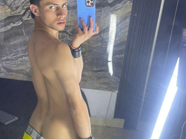 AxelBigCock - Live sex cam - 28684811