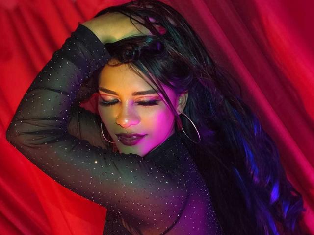 MiaBellucci - Live sexe cam - 28685597