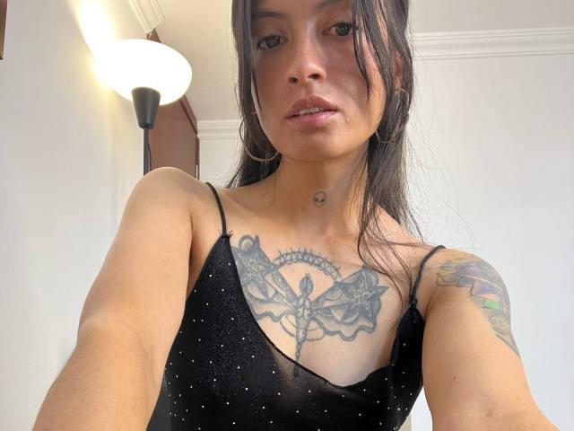 NiaWhitee - сексуальная веб-камера в реальном времени - 28687007