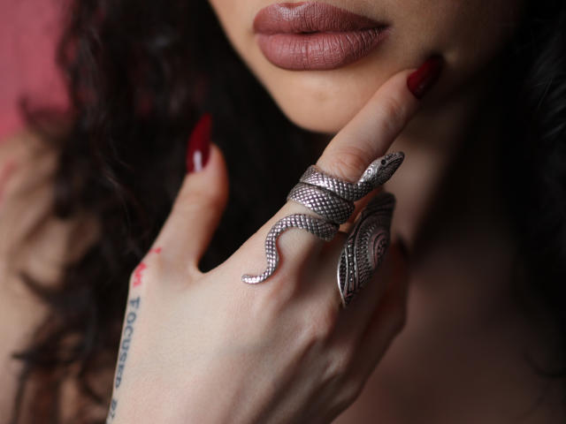 Venusinylons - Live sex cam - 28695116