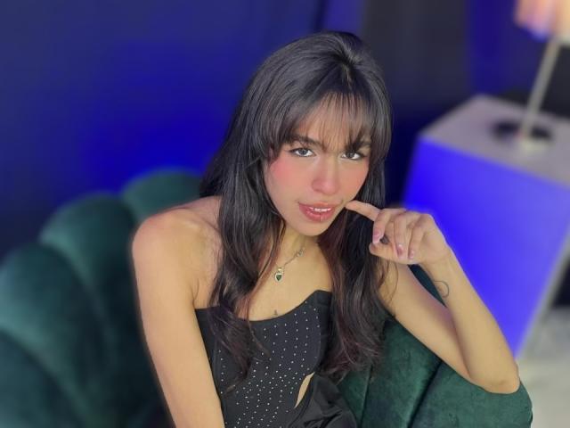 SoffiaCollins - Live sex cam - 28695320