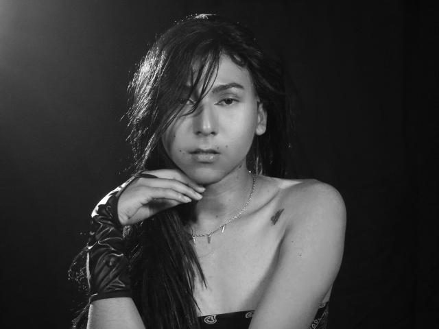 ZoeHotMoretti - Live porn &amp; sex cam - 28698836