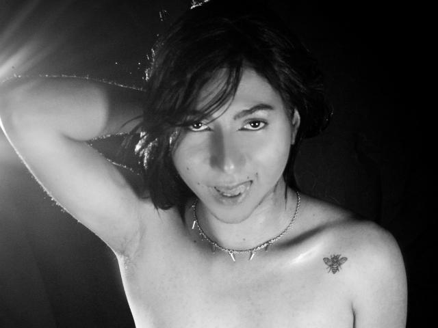 ZoeHotMoretti - Live porn &amp; sex cam - 28698851