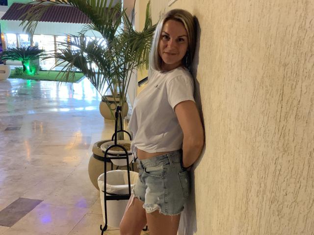 BelleLisaG - Live porn &amp; sex cam - 28700315