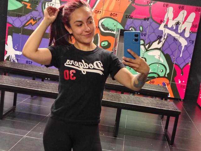 AmyStreetwise69 - Live Sex Cam - 28701293