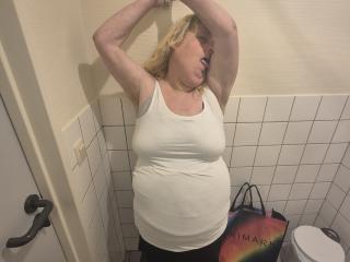 Sexy nude photo of StephanieLeo69