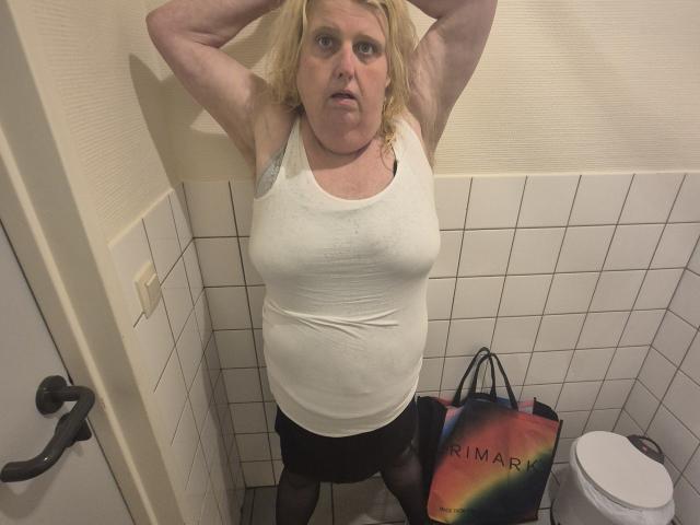 StephanieLeo69 - Live sex cam - 28703585