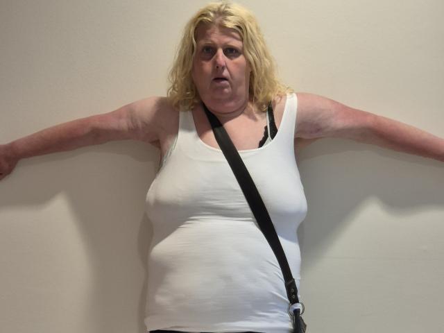 StephanieLeo69 - Live Sex Cam - 28703639