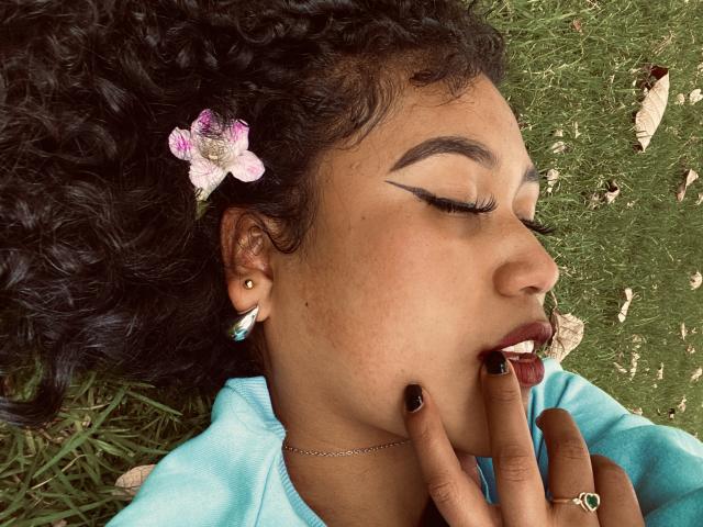 SophieSonyas - Live porn &amp; sex cam - 28707689