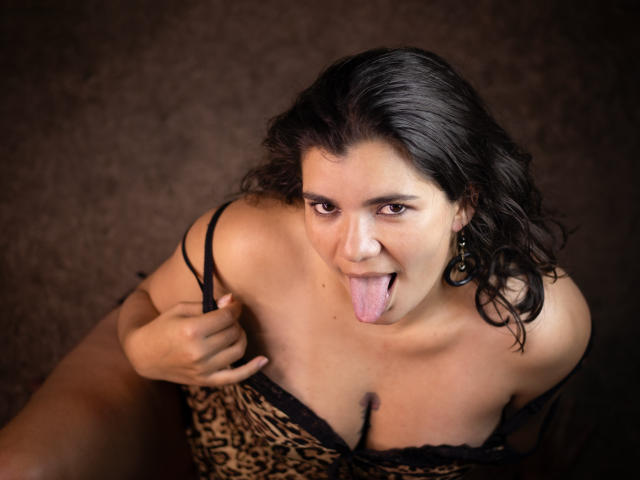 BulmaHot - Live Sex Cam - 28708565