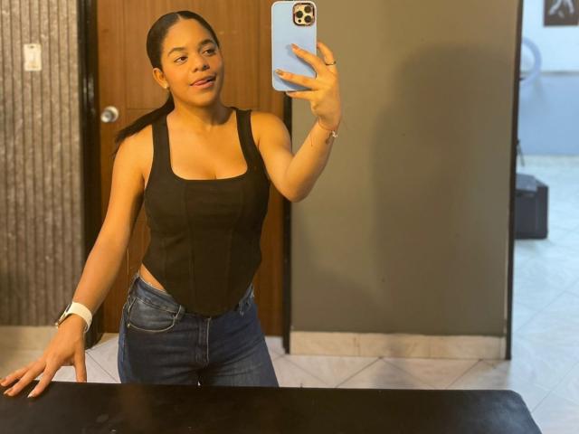 TiffanyyJoness - Live sex cam - 28717070