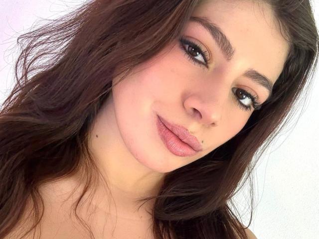 LindaMancini - Live porn &amp; sex cam - 28725674