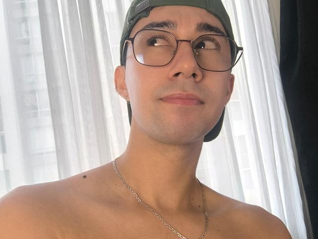 OliverHot69 - Live porn &amp; sex cam - 28733840