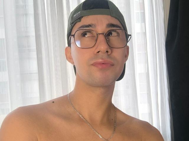 OliverHot69 - Live porn &amp; sex cam - 28733849