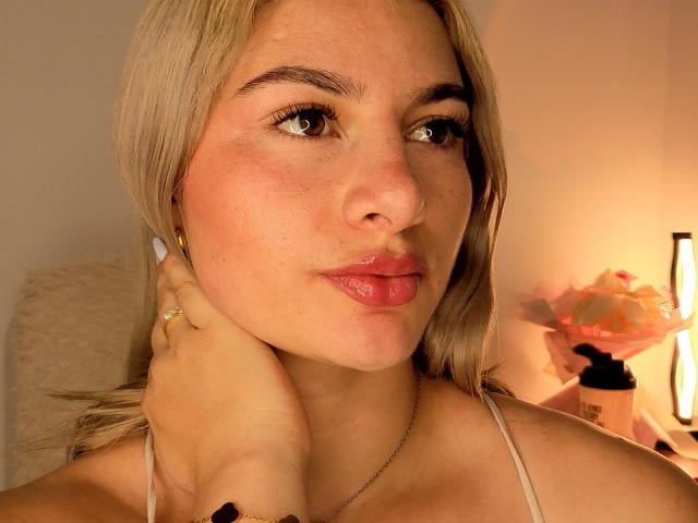 AtheneaRossi - Live porn &amp; sex cam - 28739144