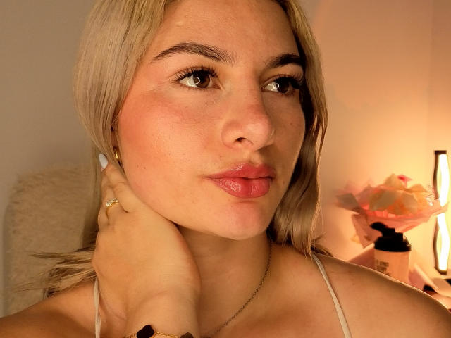 AtheneaRossi - Sexe cam en vivo - 28739144