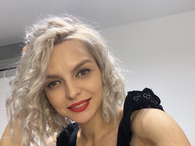 DouceAmelia - Sexe cam en vivo - 28755281