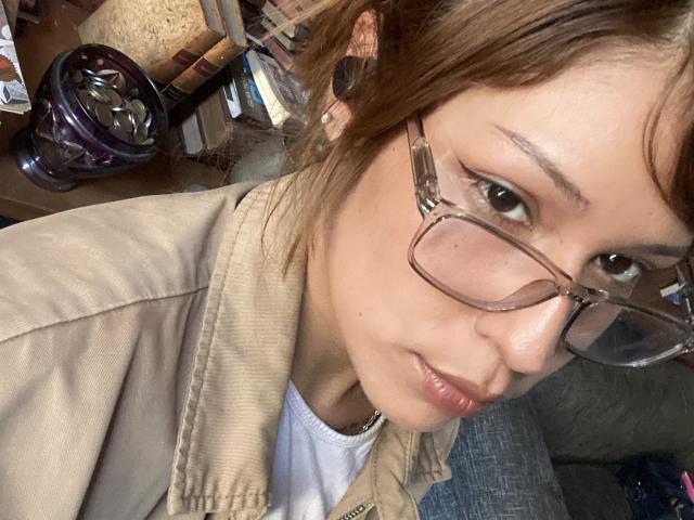 KiaraHernandezX - Porno na żywo i seks kamera - 28756529