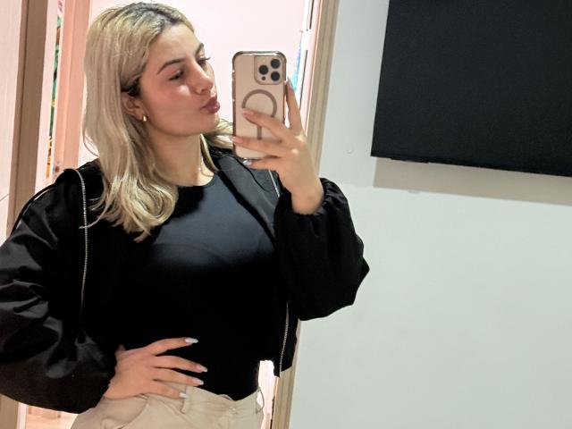 AtheneaRossi - Sexe cam en vivo - 28789166