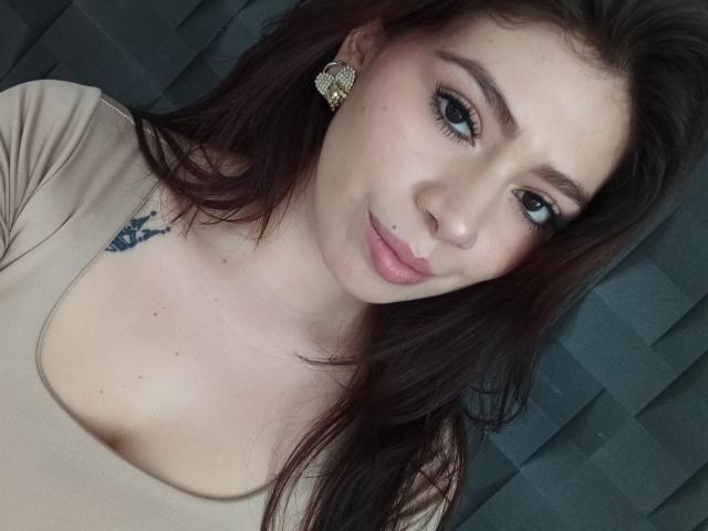 LindaMancini - Live porn &amp; sex cam - 28790309